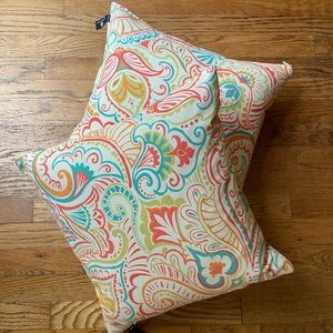 INDOOR / OUTDOOR PILLOWS